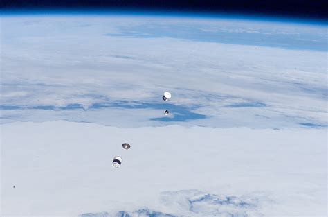 Army looks to leverage 'low Earth orbit' satellites | Article | The ...