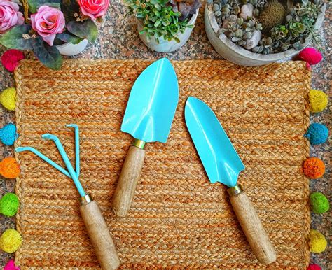 Gardening Hand Tools - Extra Durable with Wooden Handle – Bloomica