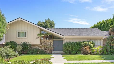 The Brady Bunch House in LA Sells for a Steal | Architectural Digest