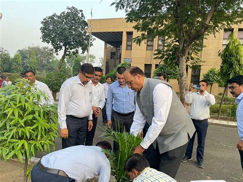 Shri Arun Baroka I.A.S., Secretary to the Govt. of India, Department of ...