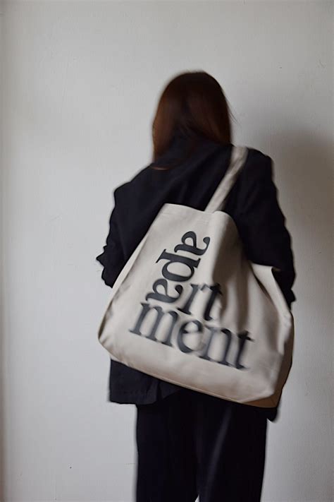 DEFO LOGO TOTE | APARTMENT