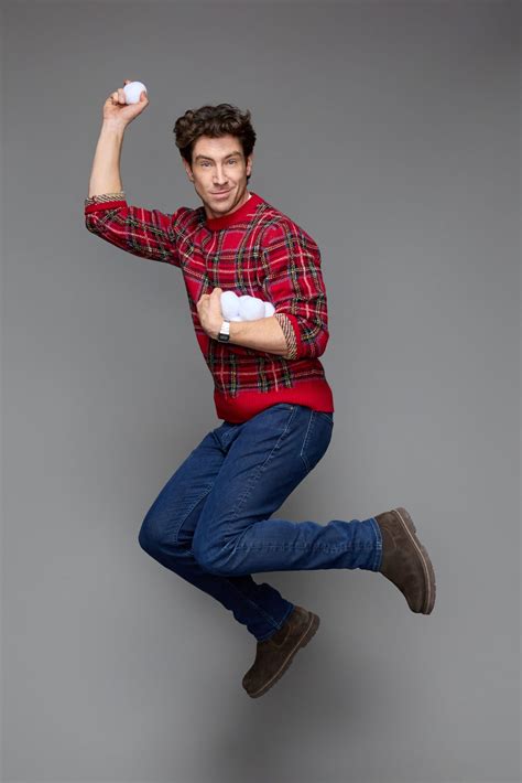 'Finding Mr. Christmas' Week 5 Elimination: Robbie Simpson Interview ...