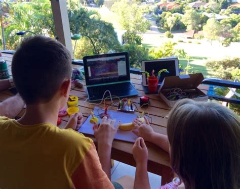 Rezultat imagine pentru MaKey MaKey Introduction