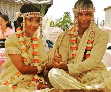 मिलिंद सोमन और अंकिता बंधे विवाह बंधन में, एक्स गर्ल फ्रेंड भी हुई ...