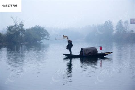 黄昏中打鱼的渔翁高清图片下载_红动中国