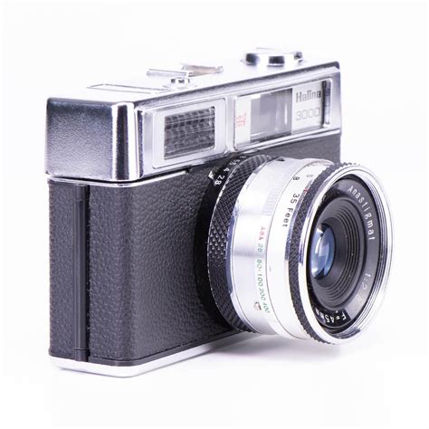 Halina 3000 Camera | 45mm f2.8 lens | White | Hong Kong | 1974 | Not w