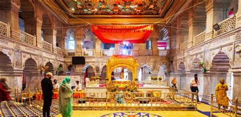 Gurudwara Sis Ganj Sahib: Know all about the martyrdom site of Guru ...