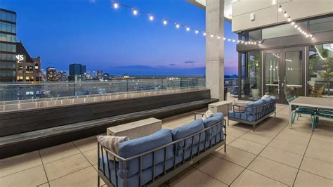 High-rise Apartments in Midtown Atlanta | AMLI Arts Center