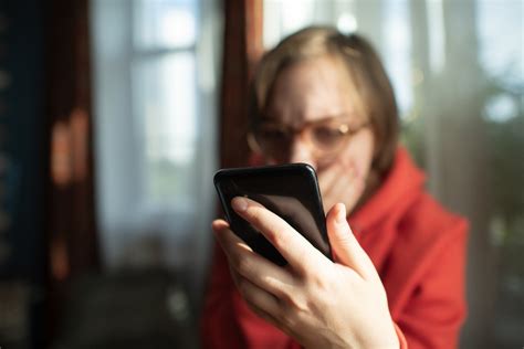 Romance Scam Red Flags To Look Out For - Sex, Dating & Relationships