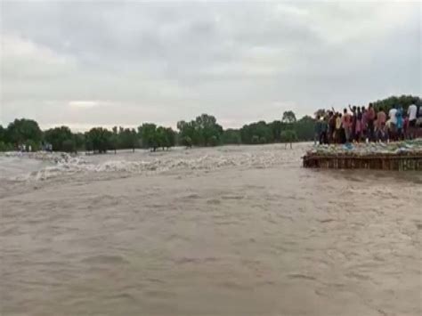 WB: Flash floods in Malda due to breakage of embankment on Fulahar river