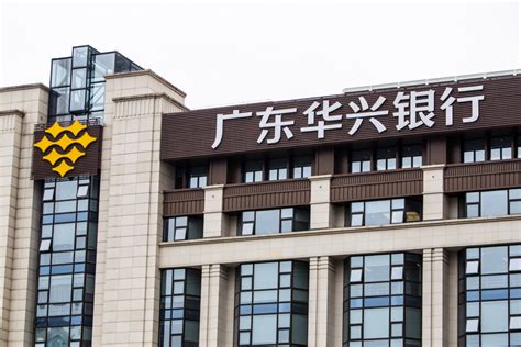华兴银行紧急辟谣“取不出钱”，记者实地探访：深圳分行已搬迁