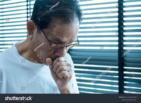 743 imágenes de Coughing older man - Imágenes, fotos y vectores de ...