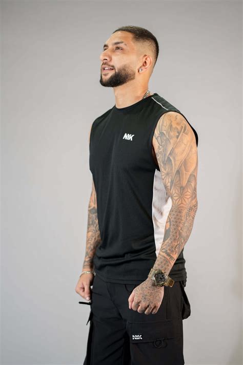 Black Solid Slim Fit Training Vest