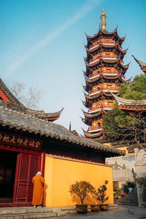 【携程攻略】南京鸡鸣寺景点,鸡鸣寺，又称古鸡鸣寺，位于鸡笼山东麓山阜上，是南京最古老的梵刹之…