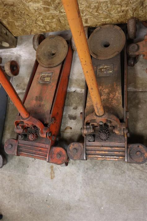 Hein -Werner 1.5 Ton floor jacks