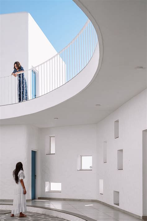 5 one-of-a-kind courtyard designs that dance with nature ...