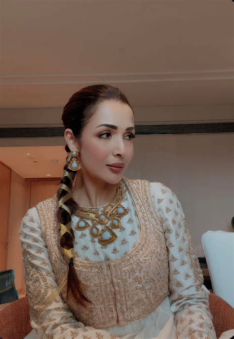 Malaika Arora In Noor - Dabka Zardozi Embroidered Chanderi Silk Daisy