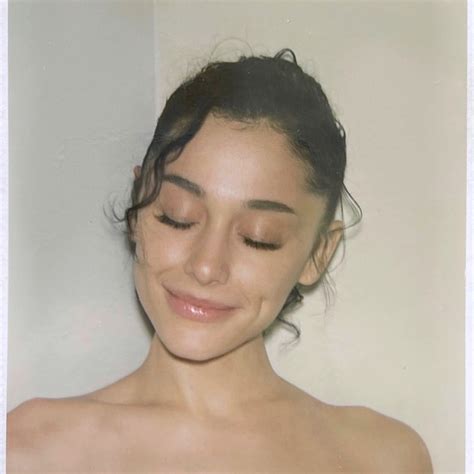 Ariana Grande No Makeup 2022