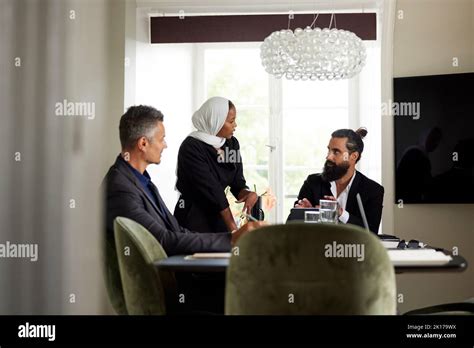 Boardroom Full of People 的图像结果