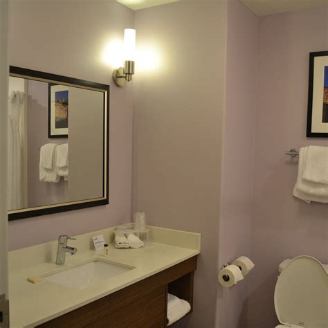 HOLIDAY INN EXPRESS & SUITES PRICE BY IHG - Hotel Reviews, Photos, Rate ...