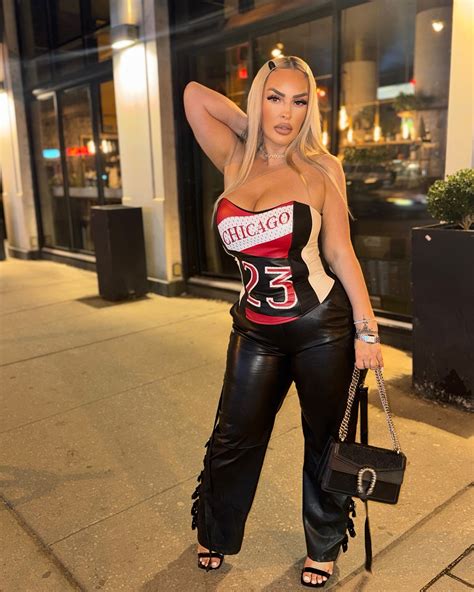 Sara Allaby (@shoppingbagsara) • Instagram photos and videos