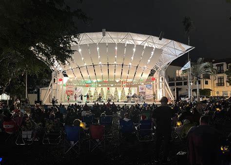 Candlelight Christmas Carols at Cambier Park | Naples, Florida
