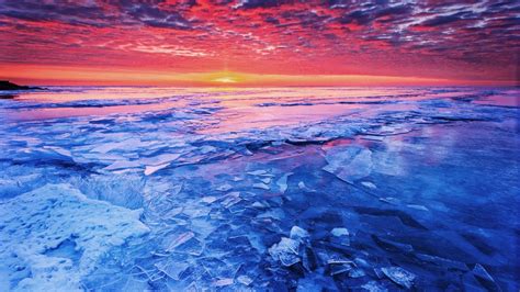 夕阳红下的晶体蓝冰湖美景-欧莱凯设计网