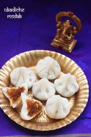 Ukadiche Modak in Cook & Serve Saucepot & Stahl Versatil Pressure Cook ...