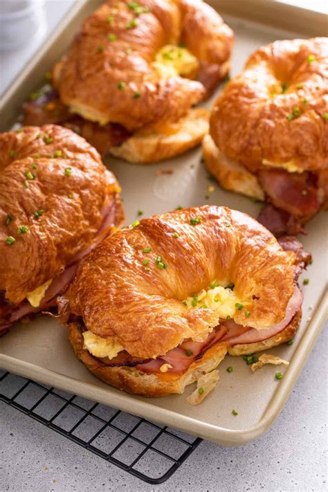 Croissant breakfast sandwich – Artofit