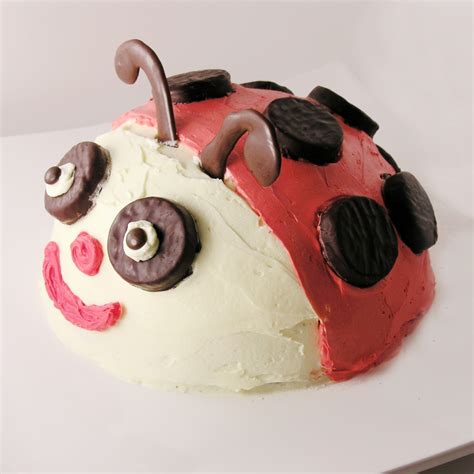 Making a Ladybug Cake 的图像结果