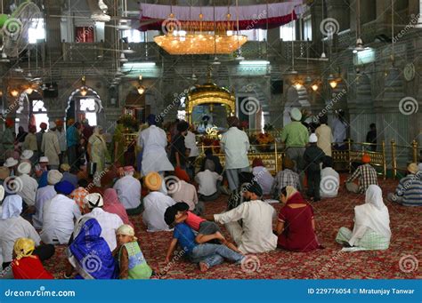 Hindus and Sikhs Worshiping Inside a Gurudwara Editorial Stock Image ...