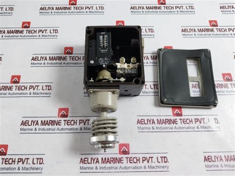 Danfoss Rt11 Temperature Controller, Iec 947-4/5, -30 To 0°C, -25 To 3 ...