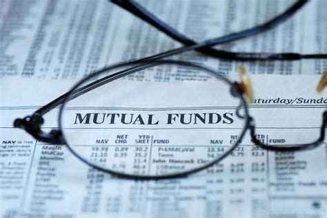 What is Mutual Fund | Investing in Mutual Funds | Axis Max Life Insurance