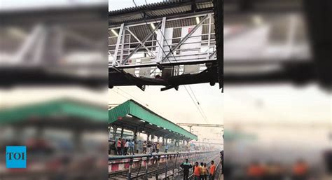 1 Dead, 22 Injured As Fob Slab Crashes At Ballarshah Stn | - Times of India