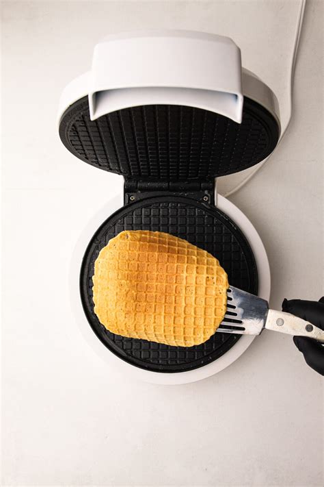 How to Make Waffle Cones - Everyday Pie