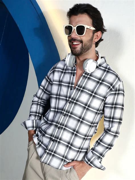 ₹899 | Campus Sutra men's Chalk White & Midnight Black Brushed Buffalo ...