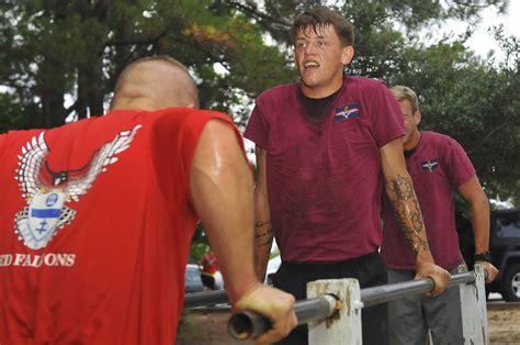 Red Falcons team up with British 3 PARA | Article | The United States Army