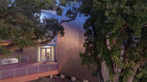 Stainless Steel Part 1: Design, Fabrication & Building Applications