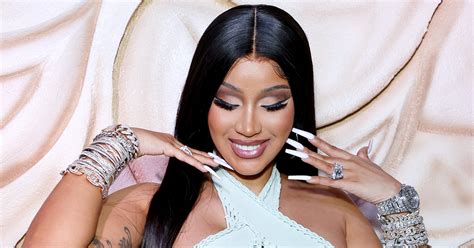 Cardi B is considered a nail legend, let’s admire her 10 most iconic ...