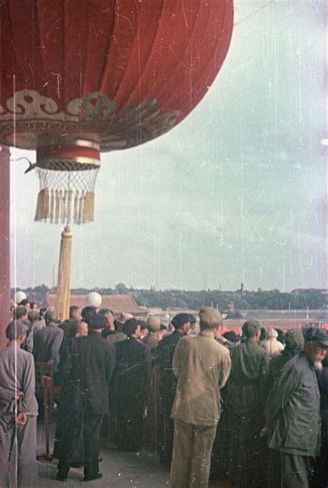 1949年10月1日开国大典最美景致，人海中无数五星红旗飘扬