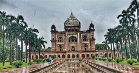 To discover the beauty of Delhi despite its smog, you need to walk its ...