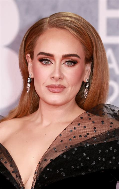 Adele muestra su cariño por los Muñecos Simi - 88.9 Noticias