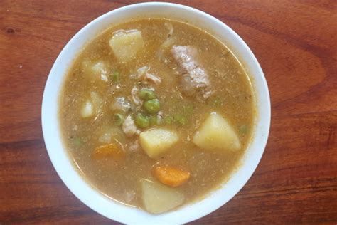 Gulaš s krumpirom i graškom u sporom kuhalu – Slow Cooker – Recepti