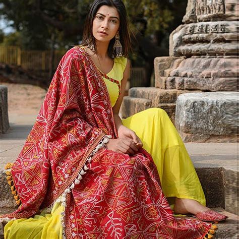 Get Red & Blue Ikat Pattu Printed Saree at ₹ 799 | LBB Shop