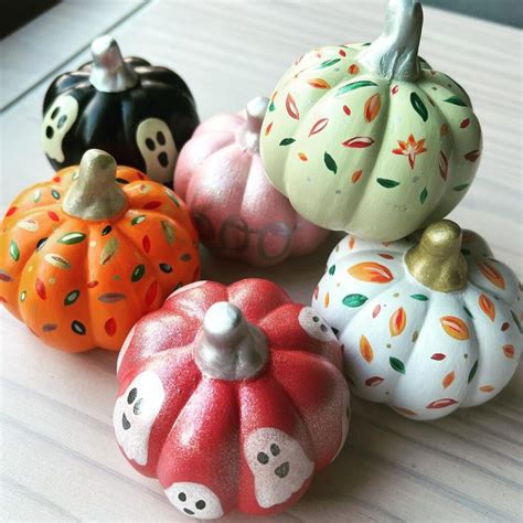 25 Creative And Vibrant Mini Pumpkin Painting Ideas