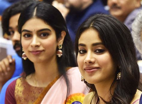 Janhvi consoles teary-eyed Boney Kapoor as Sridevi gets honoured at ...