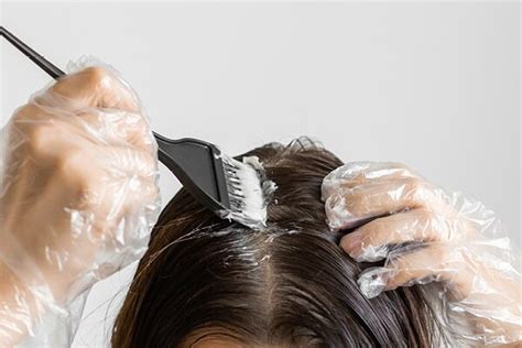 5 ways to protect the scalp from damage while dyeing hair
