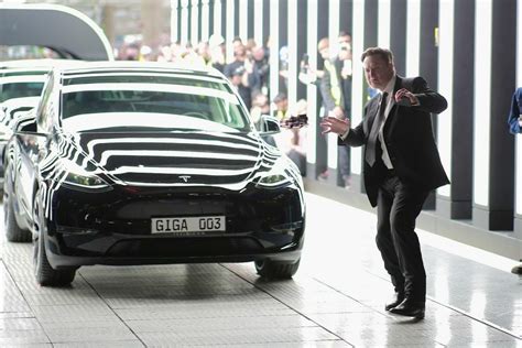 Elon Musk Promises Tesla Robotaxis In August
