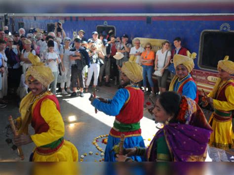 A traditional cultural welcome to foreign tourists in the city | Events ...