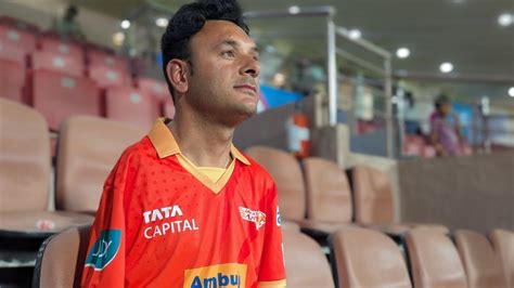 Watch: Sachin Tendulkar bats with para-cricketer Amir Lone in ISPL T10 ...